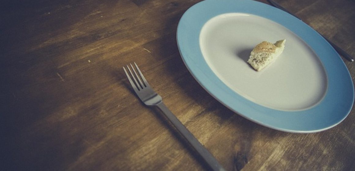 a plate with little food - are 60% of Americans today in danger of hunger?