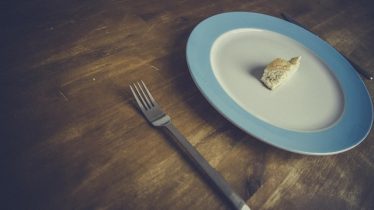 a plate with little food - are 60% of Americans today in danger of hunger?